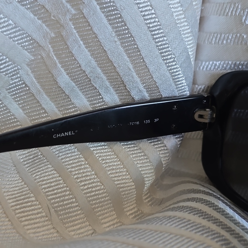 CC Butterfly Sunglasses Black - Picture 4 of 7